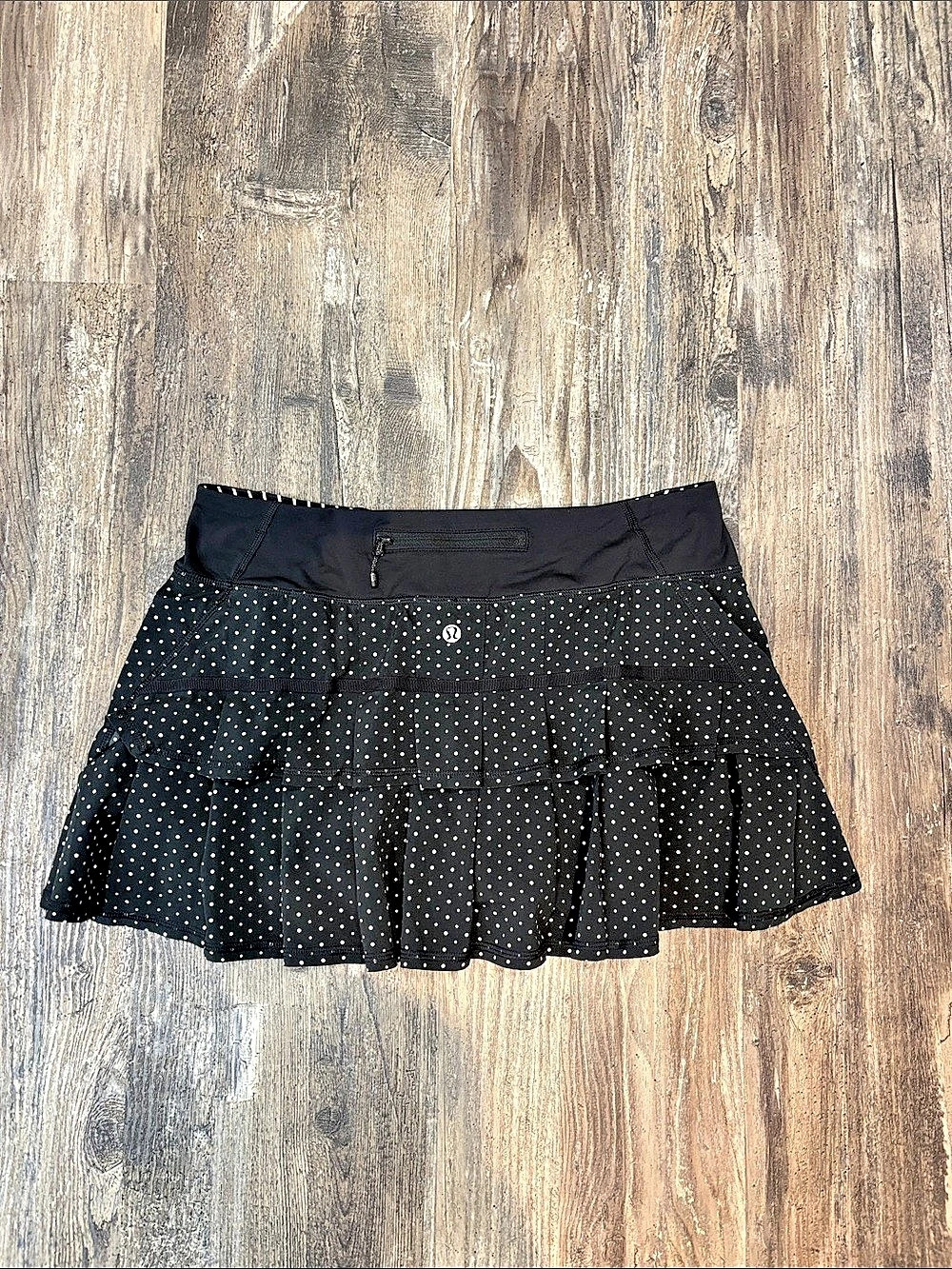 Lululemon Pace Rival Skirt II Polka Dot Mini Skirt Black & White size 8